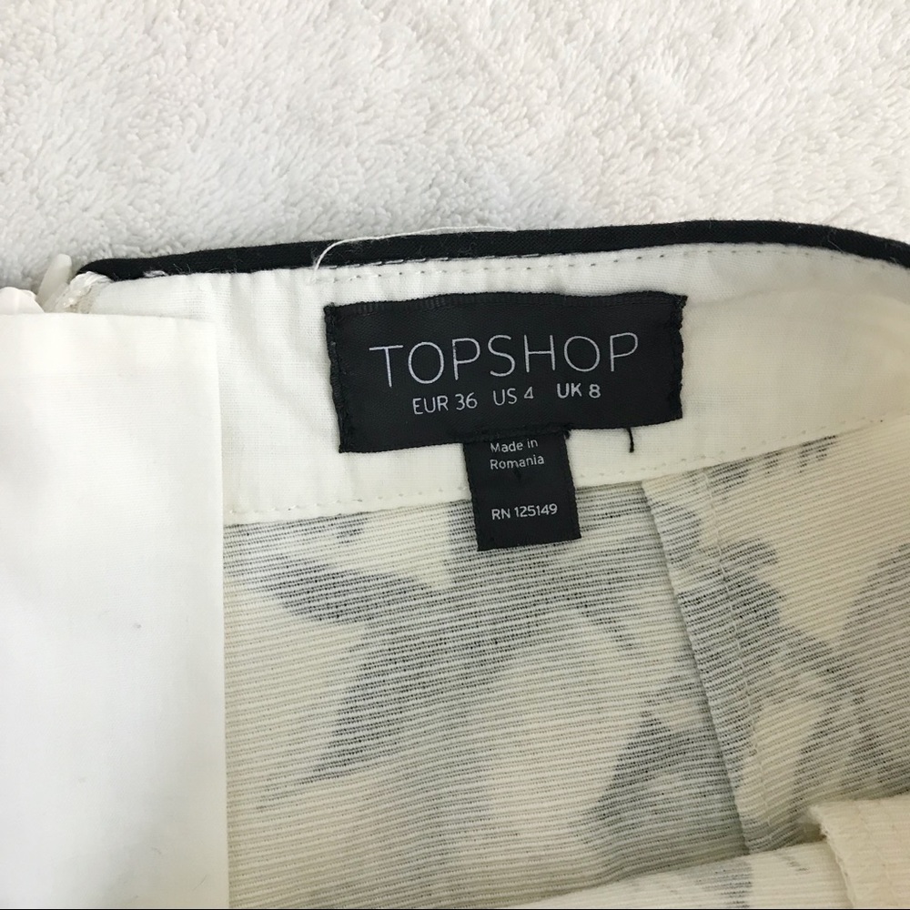 Topshop Mono Floral Print Shorts - Picture 3 of 6